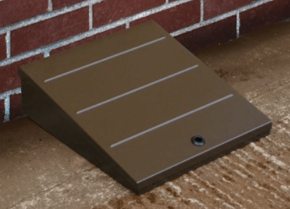 Recessed free-standing enclosure