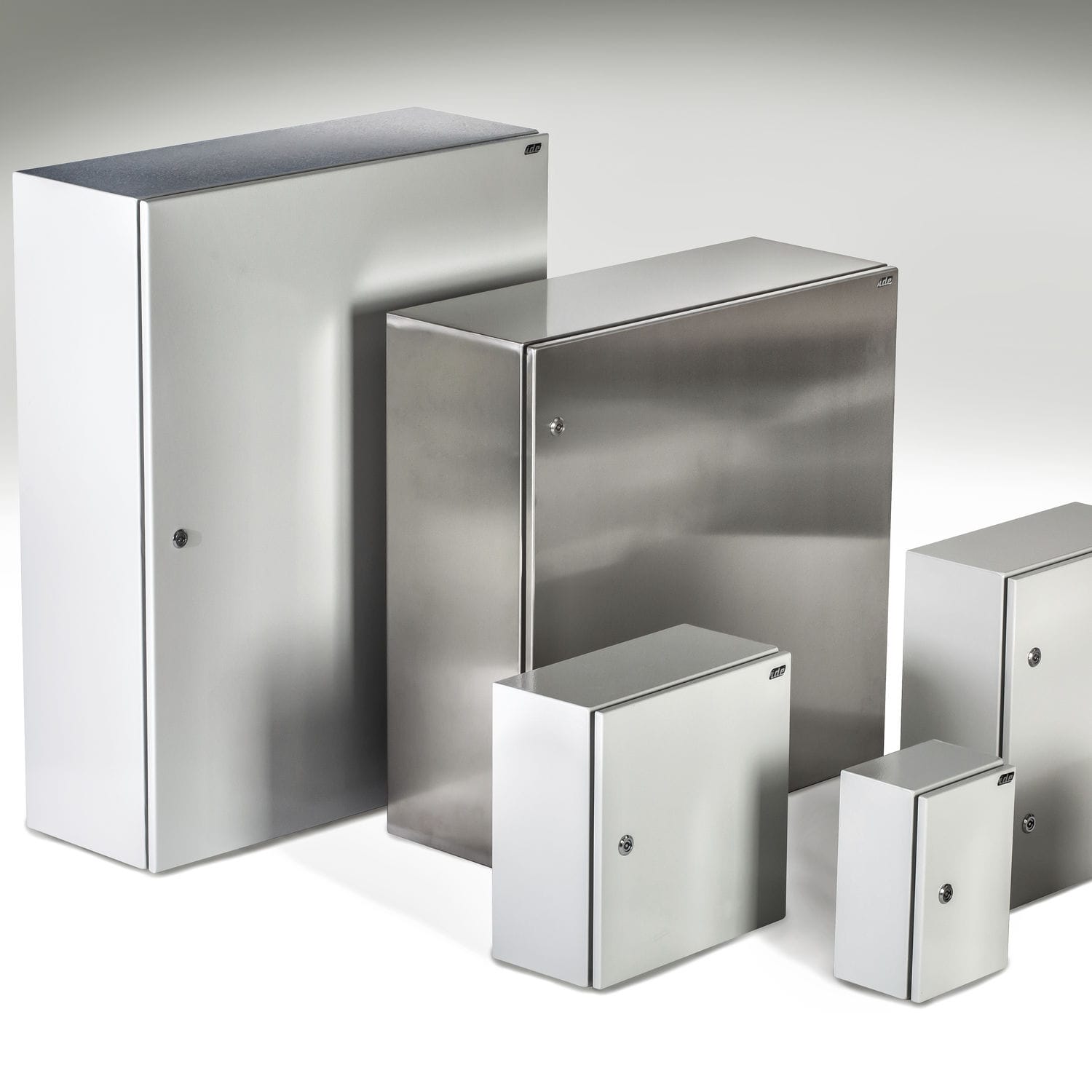 Lemari Dinding Logam