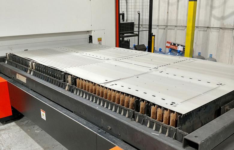 Découpeur laser géant