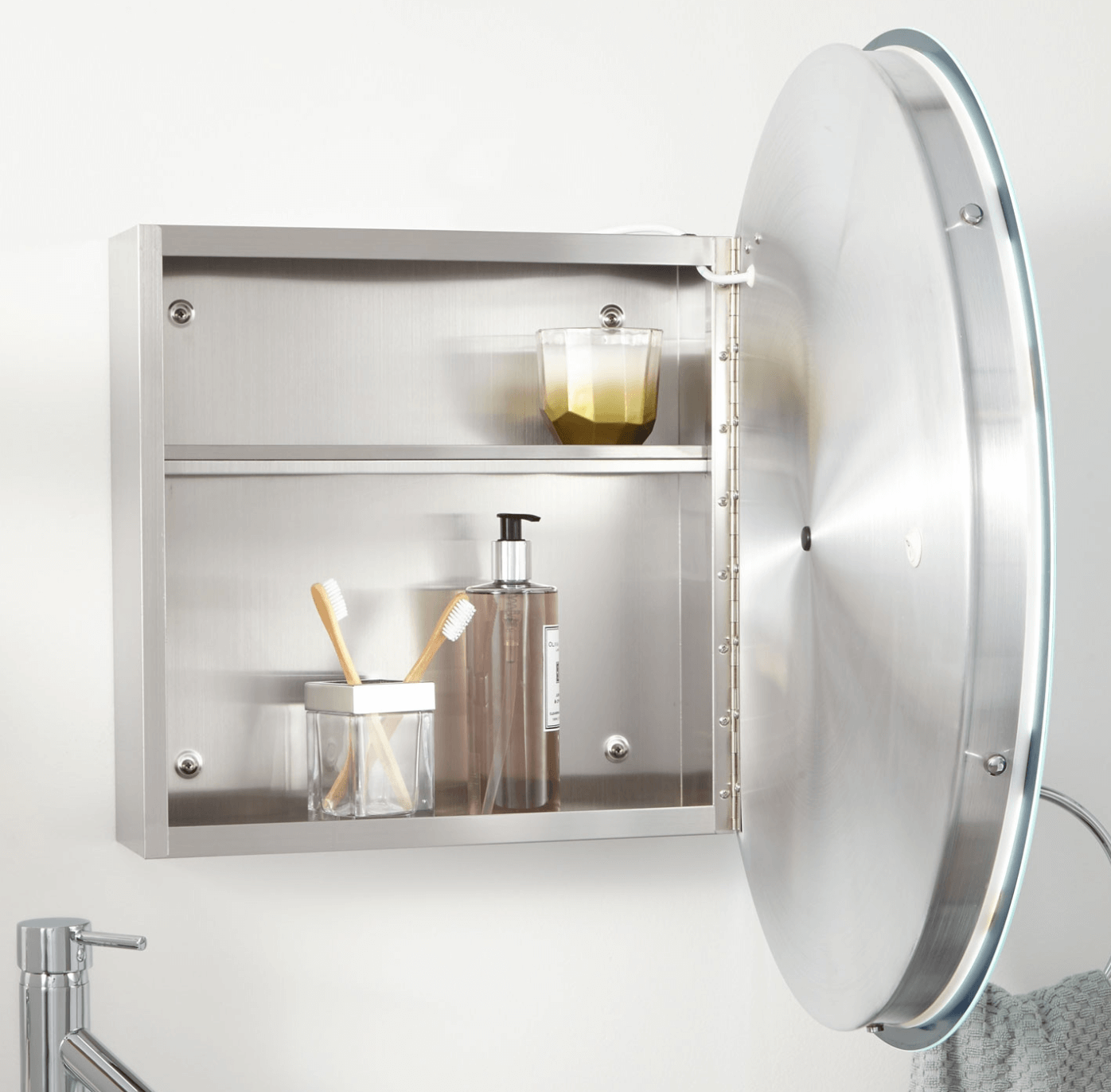 Pintu dengan bentuk berbeda