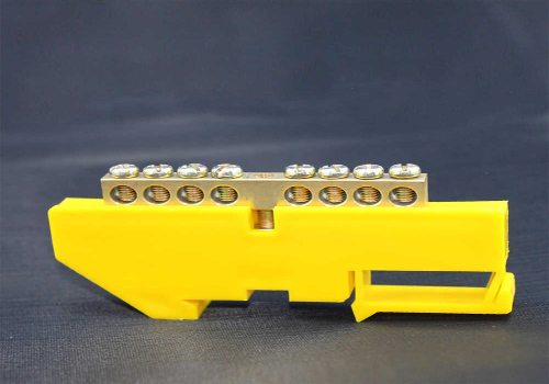 https://www.Xinvic.com/wp-content/uploads/2020/11/Bus-Bar-Yellow-DIN-Rail-Terminal-Blocks.png