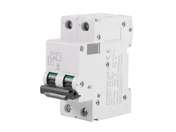 Pemutus Sirkuit DC 32 Amp